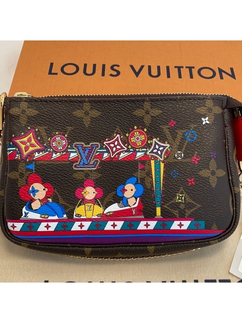 LOUIS Vuitton Christmas 2020 mini pochette access - Picture 2 of 13